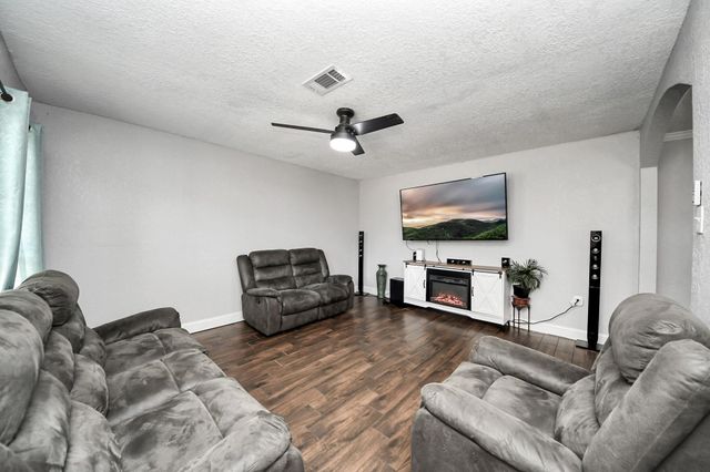 805 Armor Avenue, Pasadena, TX 77502