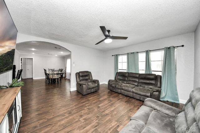 805 Armor Avenue, Pasadena, TX 77502
