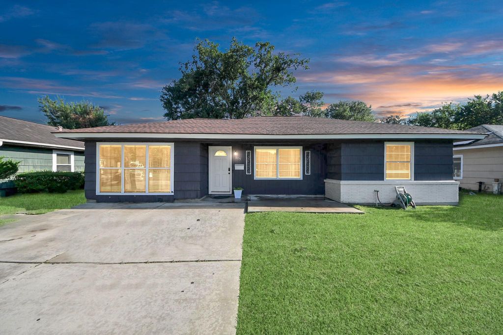 805 Armor Avenue, Pasadena, TX 77502