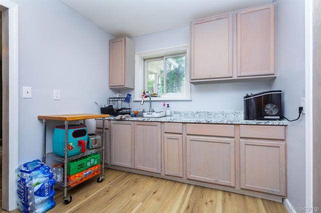 6129 Southward Avenue, Waterford Charter Township, MI 48329
