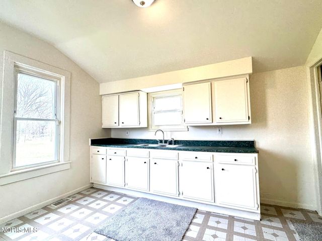 965 Curtis Street, Toledo, OH 43609