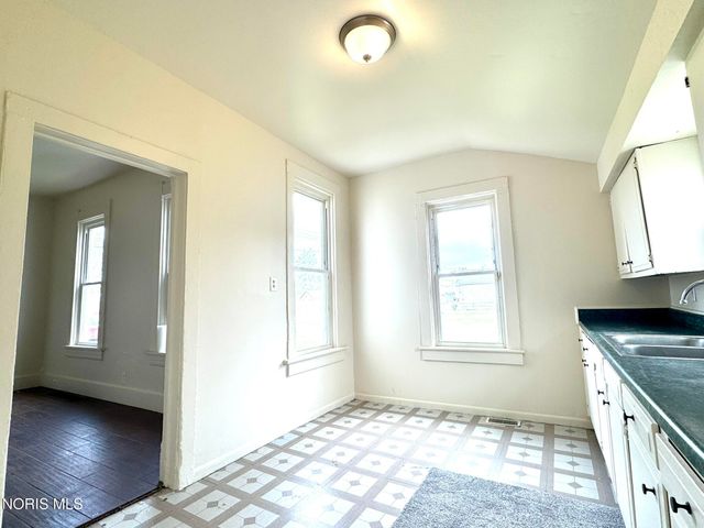 965 Curtis Street, Toledo, OH 43609