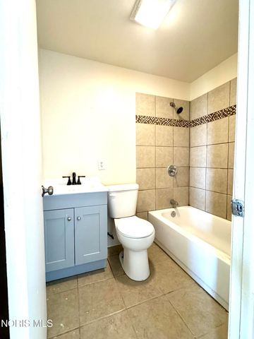 965 Curtis Street, Toledo, OH 43609