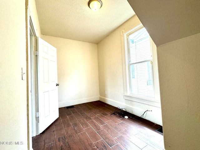 965 Curtis Street, Toledo, OH 43609