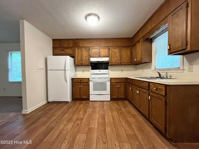 902 Heather Trail, Aberdeen, NC 28315