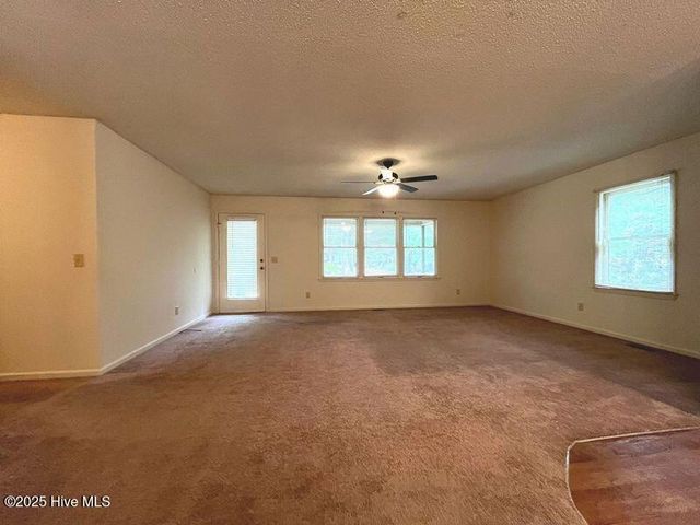 902 Heather Trail, Aberdeen, NC 28315