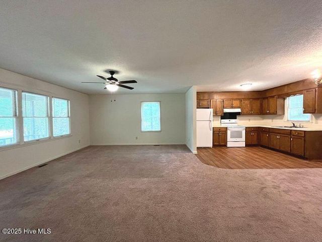 902 Heather Trail, Aberdeen, NC 28315