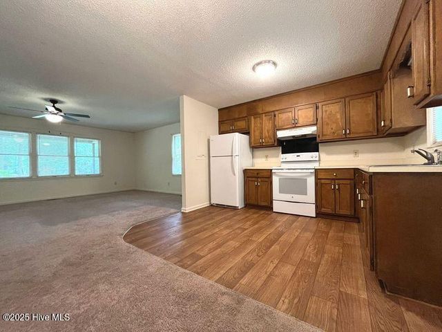 902 Heather Trail, Aberdeen, NC 28315