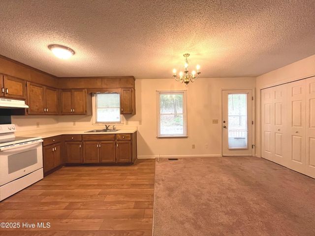 902 Heather Trail, Aberdeen, NC 28315