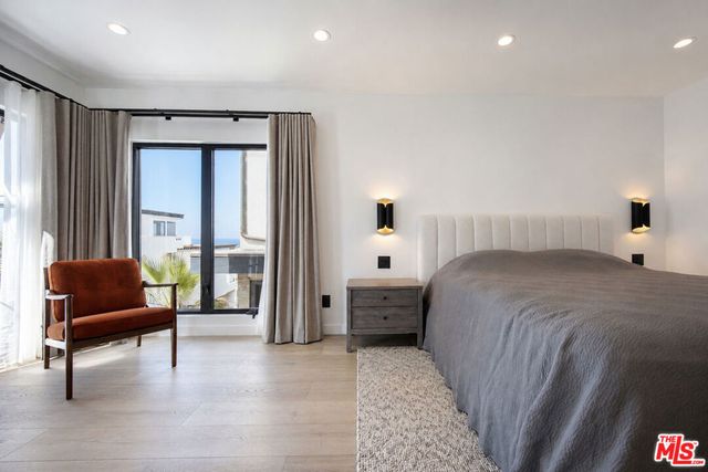 221 36th Street, Manhattan Beach, CA 90266