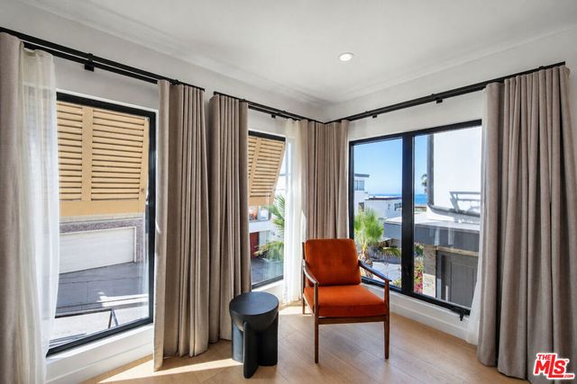 221 36th Street, Manhattan Beach, CA 90266