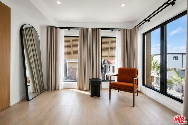221 36th Street, Manhattan Beach, CA 90266