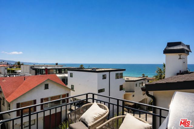 221 36th Street, Manhattan Beach, CA 90266