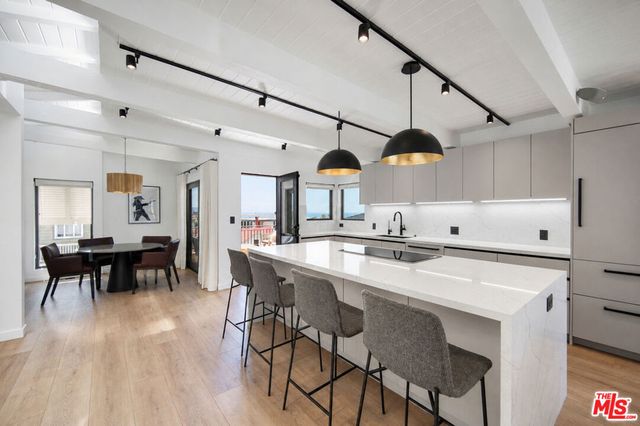 221 36th Street, Manhattan Beach, CA 90266