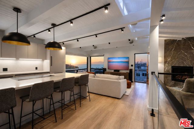 221 36th Street, Manhattan Beach, CA 90266