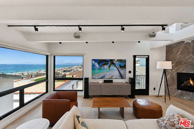 221 36th Street, Manhattan Beach, CA 90266