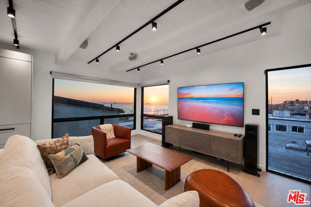 221 36th Street, Manhattan Beach, CA 90266