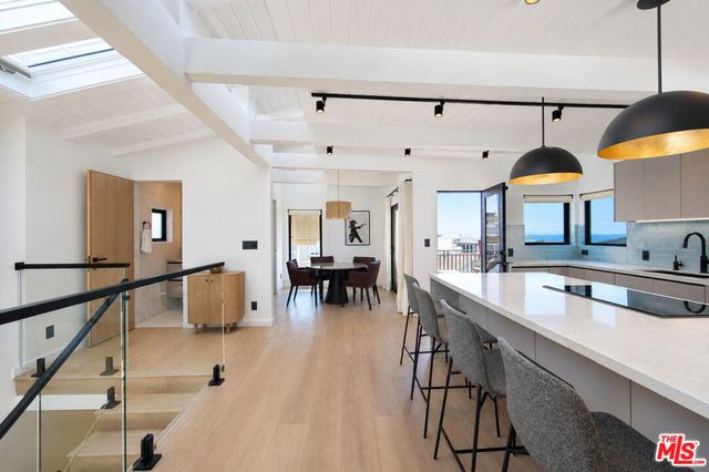 221 36th Street, Manhattan Beach, CA 90266