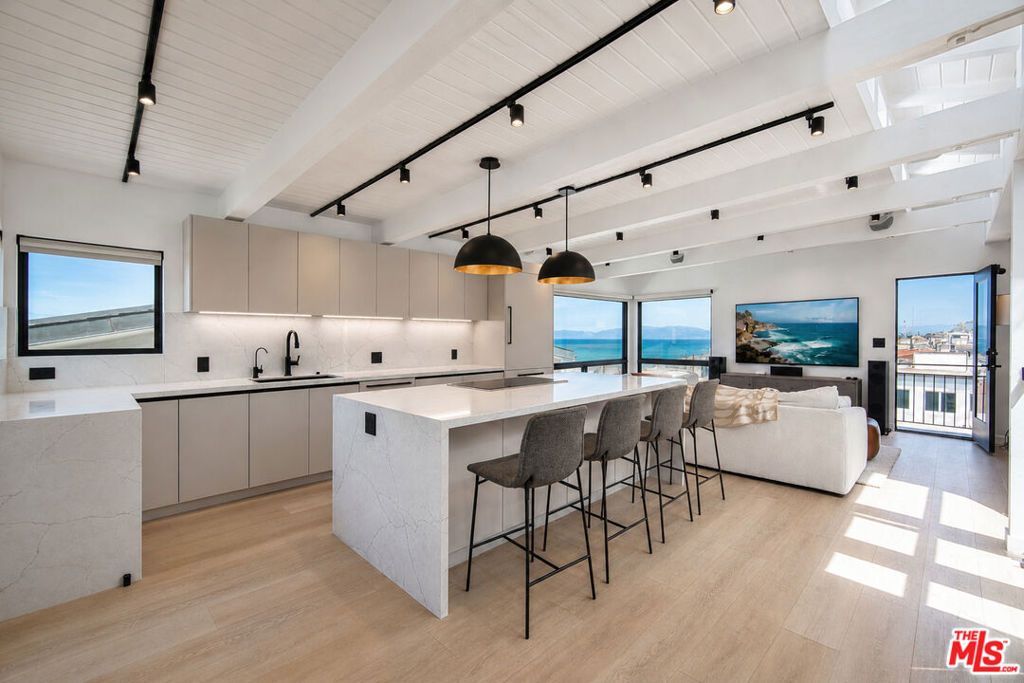 221 36th Street, Manhattan Beach, CA 90266