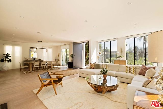 157 S Lucerne Boulevard, Los Angeles, CA 90004