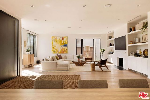 157 S Lucerne Boulevard, Los Angeles, CA 90004