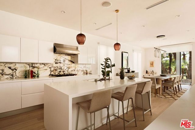 157 S Lucerne Boulevard, Los Angeles, CA 90004