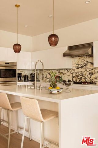 157 S Lucerne Boulevard, Los Angeles, CA 90004