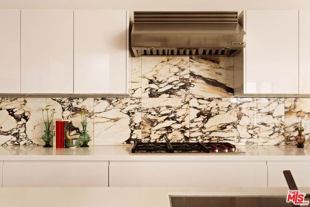 157 S Lucerne Boulevard, Los Angeles, CA 90004