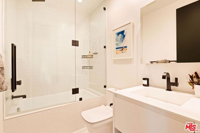 157 S Lucerne Boulevard, Los Angeles, CA 90004