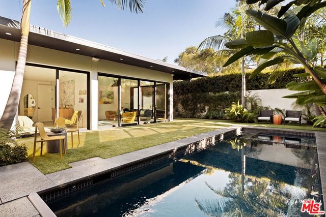 157 S Lucerne Boulevard, Los Angeles, CA 90004