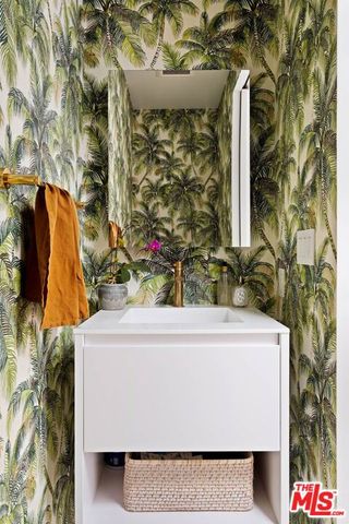 157 S Lucerne Boulevard, Los Angeles, CA 90004