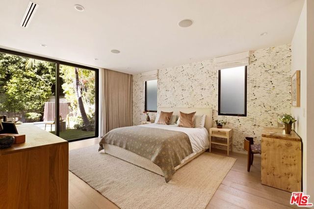 157 S Lucerne Boulevard, Los Angeles, CA 90004