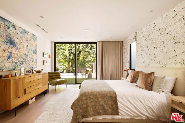 157 S Lucerne Boulevard, Los Angeles, CA 90004