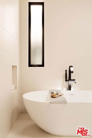 157 S Lucerne Boulevard, Los Angeles, CA 90004