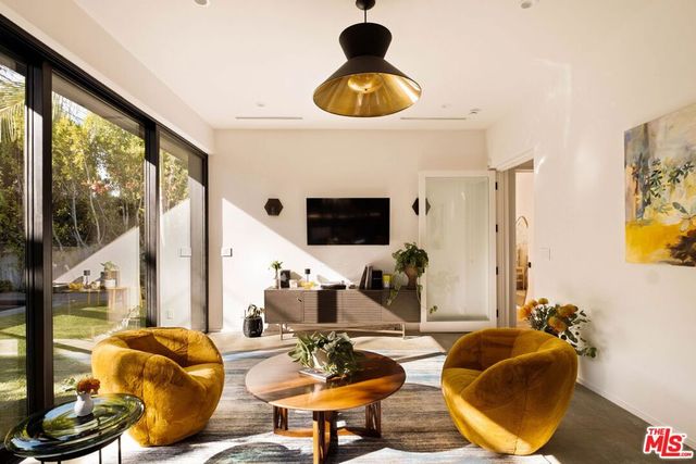 157 S Lucerne Boulevard, Los Angeles, CA 90004