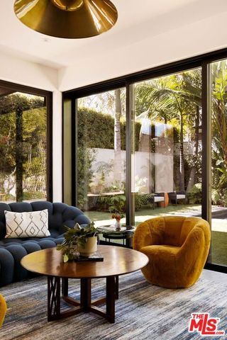 157 S Lucerne Boulevard, Los Angeles, CA 90004