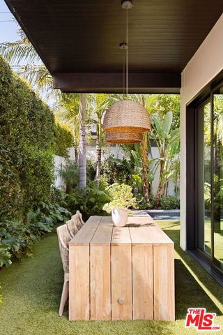 157 S Lucerne Boulevard, Los Angeles, CA 90004