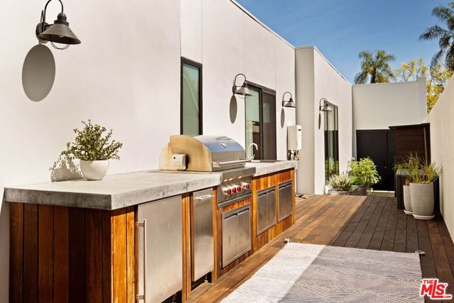 157 S Lucerne Boulevard, Los Angeles, CA 90004