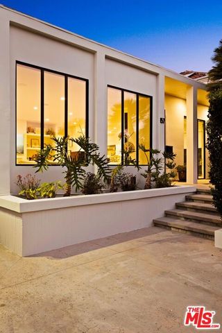 157 S Lucerne Boulevard, Los Angeles, CA 90004