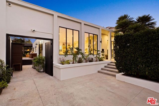 157 S Lucerne Boulevard, Los Angeles, CA 90004