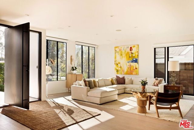 157 S Lucerne Boulevard, Los Angeles, CA 90004