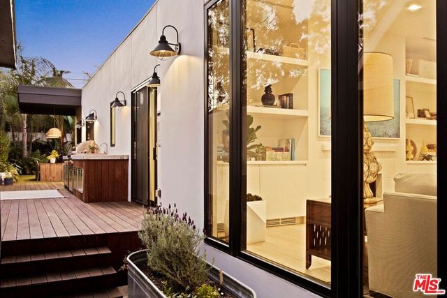 157 S Lucerne Boulevard, Los Angeles, CA 90004