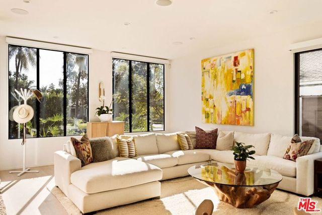 157 S Lucerne Boulevard, Los Angeles, CA 90004