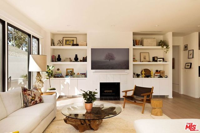 157 S Lucerne Boulevard, Los Angeles, CA 90004