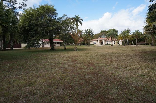 650 E Rambling Drive, Wellington, FL 33414