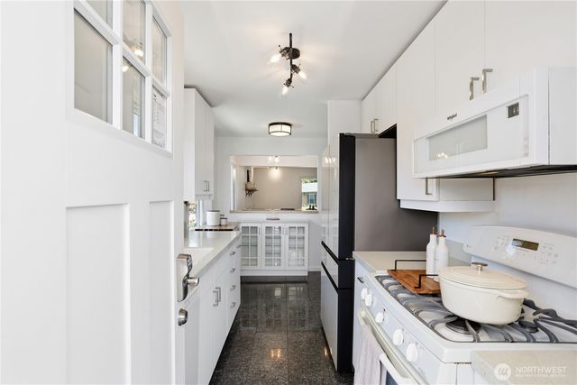 8605 46th Avenue SW, Seattle, WA 98136