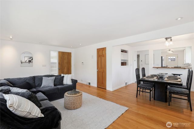 8605 46th Avenue SW, Seattle, WA 98136