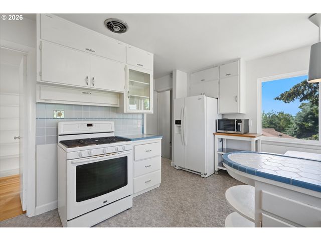 7214 Sw 10TH Ave, Portland, OR 97219