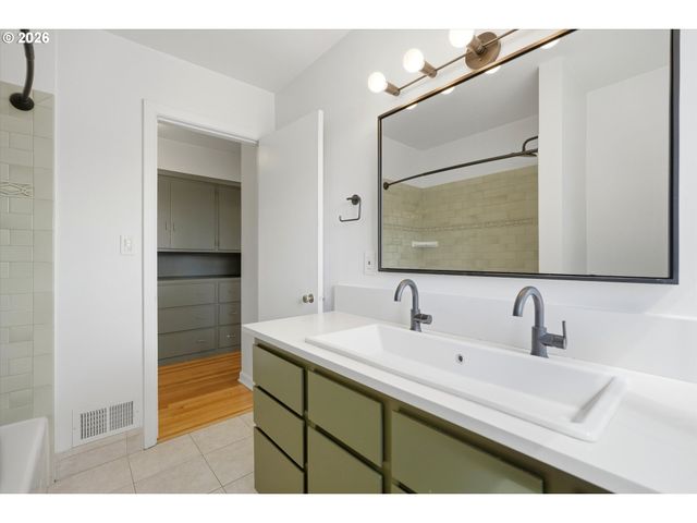 7214 Sw 10TH Ave, Portland, OR 97219