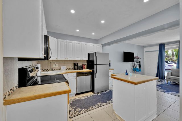 4627 Bougainvilla Dr Apt 1A, Fort Lauderdale, FL 33308